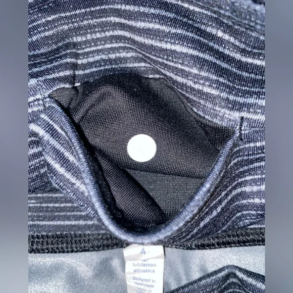 Lululemon Women Cropped Capri Leggings Size 4 Black CA 35801 RN 106259 - Picture 6 of 9